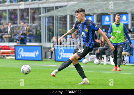 April 2024, Milano, null, Italien: Milano, Italien. April 2024. Alessandro Bastoni (95) von Inter wurde während des Spiels zwischen Inter und Turin bei Giuseppe Meazza in Mailand gesehen. (Foto: © Gonzales Photo/Gonzales Photo via ZUMA Press) Stockfoto