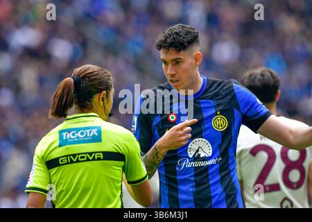 April 2024, Milano, null, Italien: Milano, Italien. April 2024. Alessandro Bastoni (95) von Inter wurde während des Spiels zwischen Inter und Turin bei Giuseppe Meazza in Mailand gesehen. (Foto: © Gonzales Photo/Gonzales Photo via ZUMA Press) Stockfoto