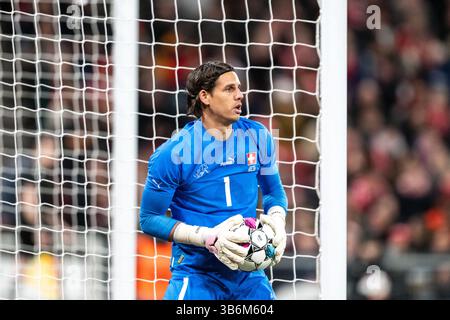 März 2024, Kopenhagen, null, Dänemark: Kopenhagen, Dänemark. März 2024. Torhüter Yann Sommer (1) aus der Schweiz beim Fußball-Freundschaftsspiel zwischen Dänemark und der Schweiz in Parken in Kopenhagen. (Foto: © Gonzales Photo/Gonzales Photo via ZUMA Press) Stockfoto