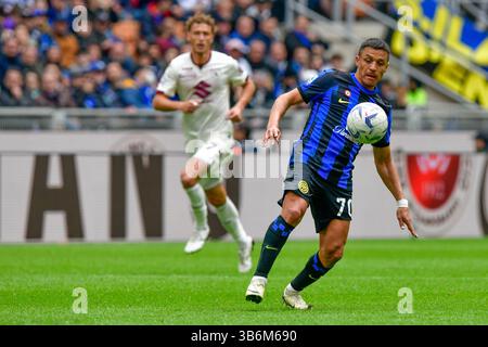 April 2024, Milano, null, Italien: Milano, Italien. April 2024. Alexis Sanchez (70) von Inter war während des Spiels zwischen Inter und Torino in Giuseppe Meazza in Mailand zu sehen. (Foto: © Gonzales Photo/Gonzales Photo via ZUMA Press) Stockfoto