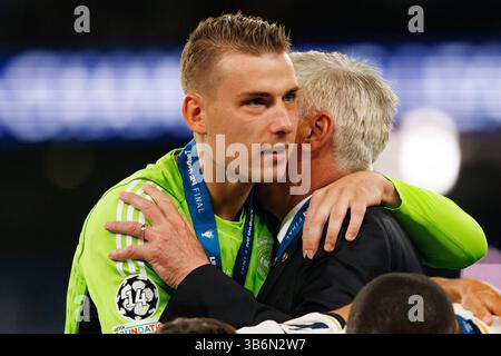 1. Juni 2024, London, Vereinigtes Königreich: Andryi Lunin, Carlo Ancelotti (Real Madrid) während des Endspiels der Champions League 2024 (2:0) zwischen Borussia Dortmund und Real Madrid. Endpunktzahl: Borussia Dortmund 0 - 2 Real Madrid (Kreditbild: © Maciej Rogowski/SOPA Bilder via ZUMA Press Wire) Stockfoto