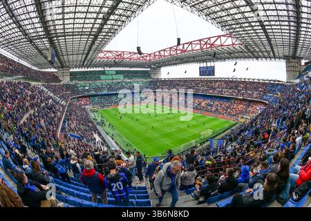 April 2024, Milano, null, Italien: Milano, Italien. April 2024. Fußballfans von Inter sahen auf den Tribünen während des Spiels der Serie A zwischen Inter und Turin bei Giuseppe Meazza in Mailand. (Foto: © Gonzales Photo/Gonzales Photo via ZUMA Press) Stockfoto