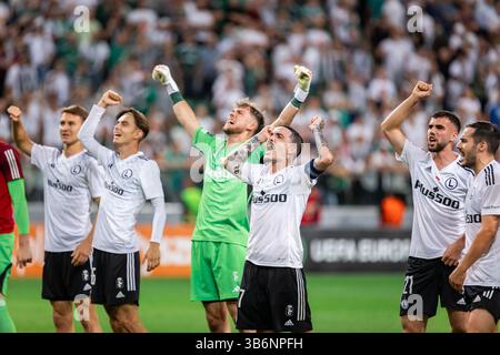 21. September 2023, Warschau, Polen: Josue Pesqueira (C) und das Team von Legia feiern nach dem Sieg des Gruppenspiels der UEFA Europa Conference League zwischen Legia Warszawa und Aston Villa im Marschall Jozef Pilsudski Legia Warschau Municipal Stadium. (Foto: © Mikolaj Barbanell/SOPA Images via ZUMA Press Wire) Stockfoto
