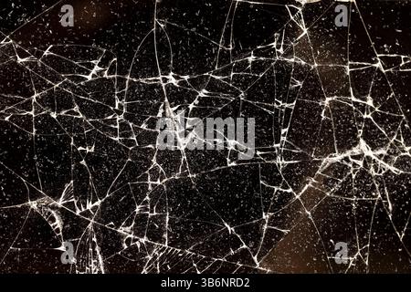 Viel Schaden und Glasstücke, dünnes Glas zerbrochen in viele Stücke Stockfoto