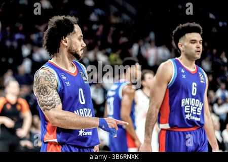 ISTANBUL, TÜRKEI - 07. MÄRZ 2025: Shane Larkin, Nummer 0 von Anadolu Efes Istanbul in Aktion während der regulären Runde 28 der Turkish Airlines EuroLeague Stockfoto