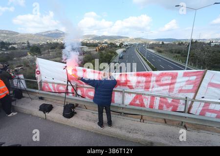 20. Februar 2024, Athen, Griechenland: Tausende griechischer Bauern werden ankommen, viele fahren mit ihren Traktoren, in Athen, während sie ihre Proteste gipfeln. (Foto: © Aristidis Vafeiadakis/ZUMA Press Wire) Stockfoto