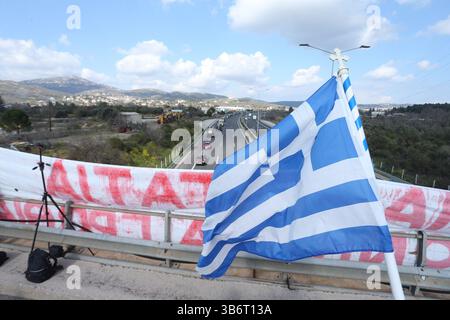 20. Februar 2024, Athen, Griechenland: Tausende griechischer Bauern werden ankommen, viele fahren mit ihren Traktoren, in Athen, während sie ihre Proteste gipfeln. (Foto: © Aristidis Vafeiadakis/ZUMA Press Wire) Stockfoto