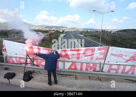 20. Februar 2024, Athen, Griechenland: Tausende griechischer Bauern werden ankommen, viele fahren mit ihren Traktoren, in Athen, während sie ihre Proteste gipfeln. (Foto: © Aristidis Vafeiadakis/ZUMA Press Wire) Stockfoto