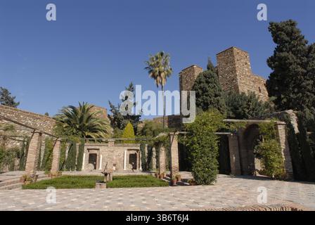 10. März 2007, Malaga, Spanien: Puerta de la BÃ³veda (Tor des Gewölbes), Alcazaba de Malaga, Malaga, Andalusien, Südspanien...die Zitadelle von Malaga ist eine palastartige Festung aus der islamischen Zeit, die auf einer früheren Festung phönizisch-punischen Ursprungs erbaut wurde. Es liegt an den Hängen des Monte Gibralfaro, in einer hohen Lage, aber zusammenhängend und mit dem historischen Zentrum der Stadt verbunden, das die alte Madina von MÄ laqa bildete, und auf dessen Spitze sich die Burg Gibralfaro befindet. Sie besetzte das östliche Ende der fehlenden ummauerten Einfriedung der Stadt, so dass der Süden, der Westen und der NO Stockfoto