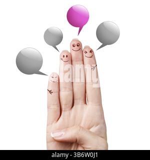 Glücklich Finger Smileys mit bunten Rede bubbles auf weißem Hintergrund Stockfoto