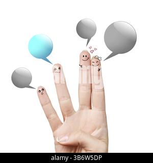Glücklich Finger Smileys mit bunten Rede bubbles auf weißem Hintergrund Stockfoto