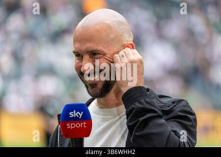 Sport, Fußball, Bundesliga, 2024/2025, Borussia Mönchengladbach vs. TSG 1899 Hoffenheim 4-4, 03.05.2025, Stadion Borussia Park in Mönchengladbach, Cheftrainer Christian Ilzer (TSG) im Interview mit dem Sender Sky, DFL-VORSCHRIFTEN VERBIETEN JEDE VERWENDUNG VON FOTOGRAFIEN ALS BILDSEQUENZEN UND/ODER QUASI-VIDEO Stockfoto