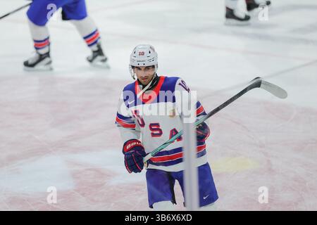 04. Mai 2025, Nordrhein-Westfalen, Düsseldorf: Eishockey: Internationales Spiel, Deutschland - USA, PSD Bank Dome, Matty Beniers aus den USA vor dem Spiel. Foto: Rolf Vennenbernd/dpa Stockfoto