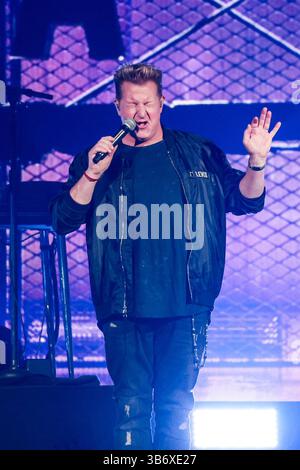 Austin, USA. Mai 2025. Gary Levox von Rascal Flatts tritt während des iHeart Country Festivals am 3. Mai 2025 im Moody Center in Austin, Texas, auf. Foto: Ozzie Bloom/imageSPACE Credit: Imagespace/Alamy Live News Stockfoto