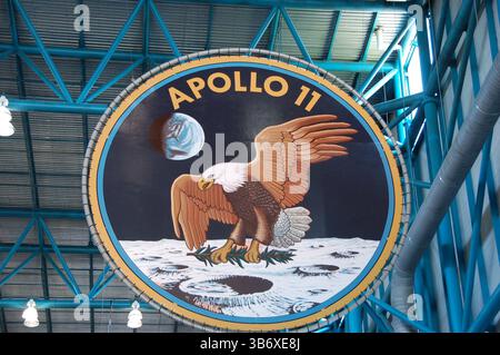 Apollo 11 Mission Emblem zeigt einen Adler, der auf dem Mond mit einem Olivenzweig landet und die erste bemannte Mondlandung 1969 symbolisiert Stockfoto