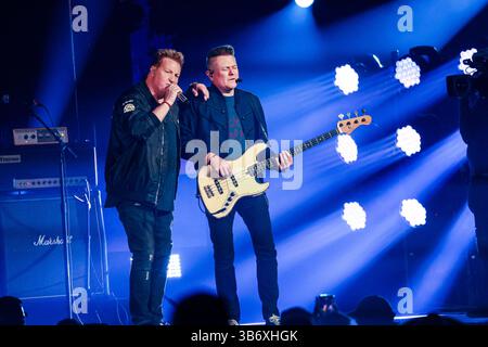 Austin, USA. Mai 2025. Gary Levox von Rascal Flatts tritt während des iHeart Country Festivals am 3. Mai 2025 im Moody Center in Austin, Texas, auf. Foto: Ozzie Bloom/imageSPACE/SIPA USA Credit: SIPA USA/Alamy Live News Stockfoto