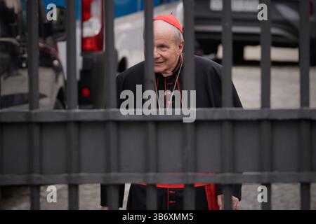 Rom, Italien. April 2025. Kardinal Christoph Schönborn wird am 27. April 2025 in Rom, Italien, gesehen. Quelle: SIPA USA/Alamy Live News Stockfoto