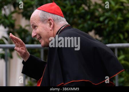 Rom, Italien. April 2025. Kardinal Christoph Schönborn wird am 27. April 2025 in Rom, Italien, gesehen. Quelle: SIPA USA/Alamy Live News Stockfoto