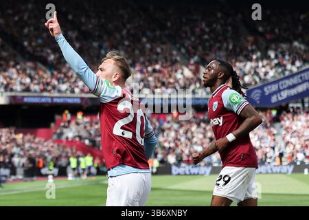 London Stadium, London, Großbritannien. Mai 2025. Premier League Football, West Ham United gegen Tottenham Hotspur; Jarrod Bowen von West Ham United feiert das 1. Tor des Spiels in der 28. Minute für 1-1 Credit: Action Plus Sports/Alamy Live News Stockfoto