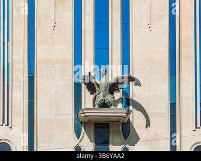 Tiflis, Georgien. Big Eagle of an National Museum of Fine Arts in der Rustaveli Avenue. Stockfoto