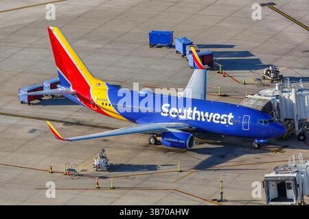 Orlando, USA - 17. Oktober 2024: Luftaufnahme des Flugzeugs der Southwest Airlines Boeing 737-700 am Flughafen Orlando, USA. Stockfoto