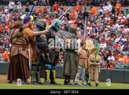 Baltimore, USA. Mai 2025. BALTIMORE, MD - MAI 04: Es war ein Star Wars-Spiel bei einem MLB-Spiel zwischen den Baltimore Orioles und den Kansas City Royals am 4. Mai 2025 im Oriole Park at Camden Yards in Baltimore, Maryland. (Foto: Tony Quinn/SipaUSA) Credit: SIPA USA/Alamy Live News Stockfoto
