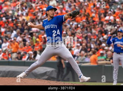 Baltimore, USA. Mai 2025. BALTIMORE, MD – 04. MAI: Der Kansas City Royals Pitcher Michael Lorenzen (24) war am 4. Mai 2025 im Oriole Park at Camden Yards in Baltimore, Maryland, während eines MLB-Spiels zwischen den Baltimore Orioles und den Kansas City Royals auf dem Hügel. (Foto: Tony Quinn/SipaUSA) Credit: SIPA USA/Alamy Live News Stockfoto