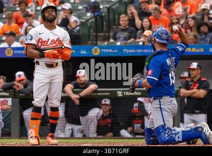 Baltimore, USA. Mai 2025. BALTIMORE, MD – 04. MAI: Baltimore Orioles Outfield-Spieler Cedric Mullins (31), bereit, während eines MLB-Spiels zwischen den Baltimore Orioles und den Kansas City Royals am 4. Mai 2025 im Oriole Park at Camden Yards in Baltimore, Maryland, zu schlagen. (Foto: Tony Quinn/SipaUSA) Credit: SIPA USA/Alamy Live News Stockfoto