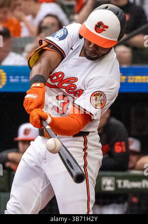 Baltimore, USA. Mai 2025. BALTIMORE, MD – 04. MAI: Der Outfield-Spieler Cedric Mullins von Baltimore Orioles (31) tritt am 4. Mai 2025 im Oriole Park in Camden Yards in Baltimore, Maryland, in Kontakt. (Foto: Tony Quinn/SipaUSA) Credit: SIPA USA/Alamy Live News Stockfoto