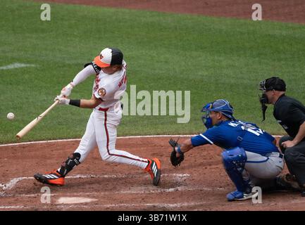 Baltimore, USA. Mai 2025. BALTIMORE, MD – 04. MAI: Baltimore Orioles Shortstop Gunnar Henderson (2) kontaktiert am 4. Mai 2025 im Oriole Park at Camden Yards in Baltimore, Maryland, während eines MLB-Spiels zwischen den Baltimore Orioles und den Kansas City Royals. (Foto: Tony Quinn/SipaUSA) Credit: SIPA USA/Alamy Live News Stockfoto