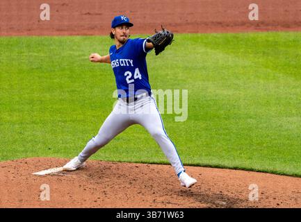 Baltimore, USA. Mai 2025. BALTIMORE, MD – 04. MAI: Der Kansas City Royals Pitcher Michael Lorenzen (24) war am 4. Mai 2025 im Oriole Park at Camden Yards in Baltimore, Maryland, während eines MLB-Spiels zwischen den Baltimore Orioles und den Kansas City Royals auf dem Hügel. (Foto: Tony Quinn/SipaUSA) Credit: SIPA USA/Alamy Live News Stockfoto