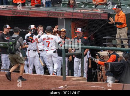 Baltimore, USA. Mai 2025. BALTIMORE, MD - 04. MAI: Baltimore Orioles zweite Base Jackson Holliday (7), nachdem er am 4. Mai 2025 im Oriole Park at Camden Yards in Baltimore, Maryland, einen Torschuss während eines MLB-Spiels zwischen den Baltimore Orioles und den Kansas City Royals erzielt hatte. (Foto: Tony Quinn/SipaUSA) Credit: SIPA USA/Alamy Live News Stockfoto