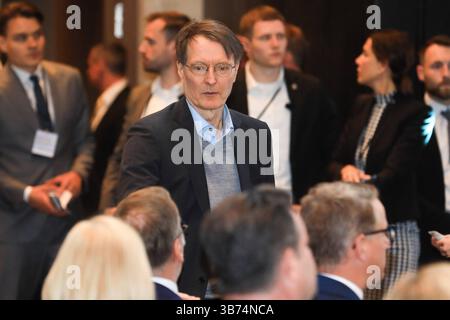 Unterzeichnung des Koalitionsvertrages von CDU/CSU und SPD Berlin, 5,5...2025 Karl Lauterbach bei der Unterzeichnung des Koalitionsvertrages von CDU/CSU und SPD im Gasometer Berlin Deutschland *** Unterzeichnung des Koalitionsvertrages zwischen CDU und SPD Berlin, 5 5 2025 Karl Lauterbach bei der Unterzeichnung des Koalitionsvertrages zwischen CDU und SPD im Gasometer Berlin Berlin Deutschland Copyright: XMatthiasxGränzferx Stockfoto