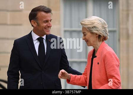 Paris, Frankreich. Mai 2025. Der Präsident der Republik, Emmanuel Macron, empfing am 5. Mai 2025 die Präsidentin der Europäischen Kommission, Ursula von der Leyen, im Schloss Elysee. - 05/05/2025 - France/Ile-de-France (Region)/Paris - Julien Mattia/Le Pictorium Credit: LE PICTORIUM/Alamy Live News Stockfoto