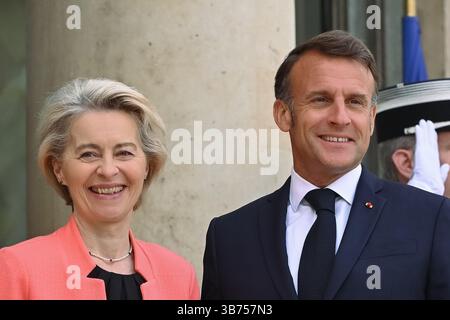 Paris, Frankreich. Mai 2025. Der Präsident der Republik, Emmanuel Macron, empfing am 5. Mai 2025 die Präsidentin der Europäischen Kommission, Ursula von der Leyen, im Schloss Elysee. - 05/05/2025 - France/Ile-de-France (Region)/Paris - Julien Mattia/Le Pictorium Credit: LE PICTORIUM/Alamy Live News Stockfoto