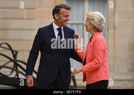 Paris, Frankreich. Mai 2025. Der Präsident der Republik, Emmanuel Macron, empfing am 5. Mai 2025 die Präsidentin der Europäischen Kommission, Ursula von der Leyen, im Schloss Elysee. - 05/05/2025 - France/Ile-de-France (Region)/Paris - Julien Mattia/Le Pictorium Credit: LE PICTORIUM/Alamy Live News Stockfoto