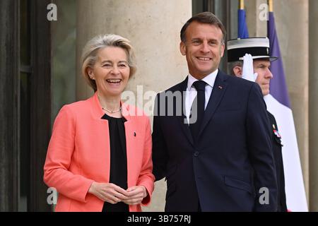 Paris, Frankreich. Mai 2025. Der Präsident der Republik, Emmanuel Macron, empfing am 5. Mai 2025 die Präsidentin der Europäischen Kommission, Ursula von der Leyen, im Schloss Elysee. - 05/05/2025 - France/Ile-de-France (Region)/Paris - Julien Mattia/Le Pictorium Credit: LE PICTORIUM/Alamy Live News Stockfoto
