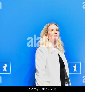 Berlin, Deutschland. Mai 2025. Berlins neue Kultursenatorin Sarah Wedl-Wilson wird vom Regierenden Bürgermeister Wegner im Roten Rathaus vorgestellt. Quelle: Paul Zinken/dpa/Alamy Live News Stockfoto