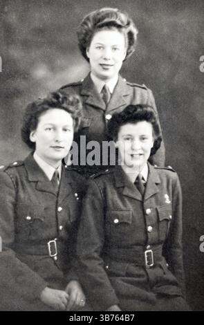 Frauen des Hilfskräftedienstes, der Royal Artillery angehört, November 1944. Stockfoto