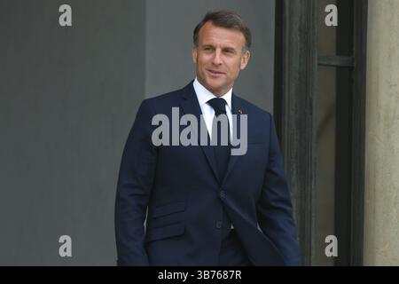 Paris, Frankreich. Mai 2025. Präsident Emmanuel Macron, Arbeitsessen mit Frau Ursula von der Leyen, Präsidentin der Europäischen Kommission, am 5. Mai 2025 im Elysee-Palast in Paris, Frankreich. (Foto: Lionel Urman/SIPA USA) Credit: SIPA USA/Alamy Live News Stockfoto