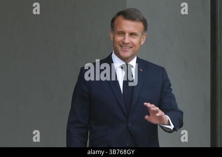 Paris, Frankreich. Mai 2025. Präsident Emmanuel Macron, Arbeitsessen mit Frau Ursula von der Leyen, Präsidentin der Europäischen Kommission, am 5. Mai 2025 im Elysee-Palast in Paris, Frankreich. (Foto: Lionel Urman/SIPA USA) Credit: SIPA USA/Alamy Live News Stockfoto