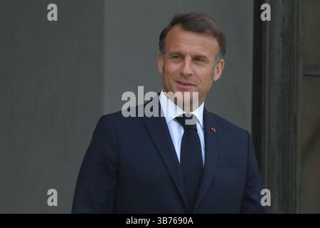 Paris, Frankreich. Mai 2025. Präsident Emmanuel Macron, Arbeitsessen mit Frau Ursula von der Leyen, Präsidentin der Europäischen Kommission, am 5. Mai 2025 im Elysee-Palast in Paris, Frankreich. (Foto: Lionel Urman/SIPA USA) Credit: SIPA USA/Alamy Live News Stockfoto