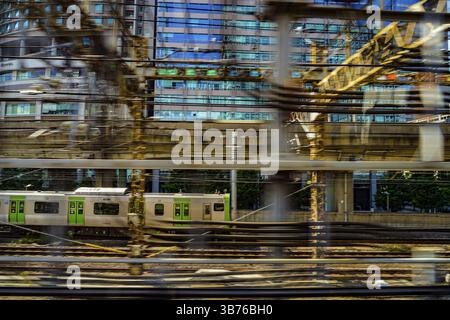 Gebäude der Yamanote-Linie und Tokio. Drehort: Chuo-ku, Tokio Stockfoto