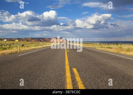 Lange, leere Autobahn, Arizona, USA, Nordamerika Stockfoto