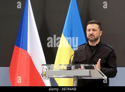 Präsident der Ukraine Wolodymyr Zelenskyj nimmt am 5. Mai 2025 an einem gemeinsamen Briefing mit dem Premierminister der Tschechischen Republik Petr Fiala in Prag Teil. (Foto: Olha Tanasiichuk/Ukrinform) Stockfoto