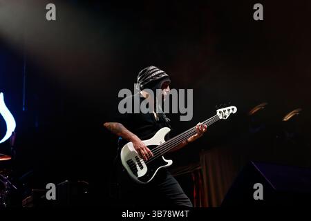Mexiko-Stadt, Mexiko. Mai 2025. Martin Mendez, Bassist der schwedischen Band Opeth, tritt am 4. Mai 2025 im Rahmen der Monsters of Rock Tour in der Mexico City Arena in Mexiko City auf. (Foto: Carlos Santiago/Eyepix Group) Credit: NurPhoto SRL/Alamy Live News Stockfoto