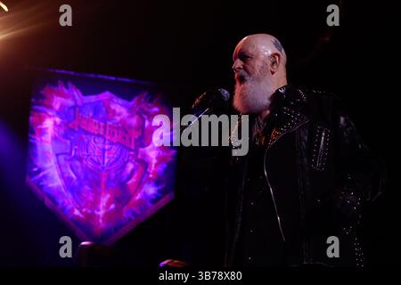 Mexiko-Stadt, Mexiko. Mai 2025. Rob Halford leitet die britische Band Judas Priest und trat am 4. Mai 2025 im Rahmen der Monsters of Rock Tour in der Mexico City Arena in Mexiko City auf. (Foto: Carlos Santiago/Eyepix Group) Credit: NurPhoto SRL/Alamy Live News Stockfoto