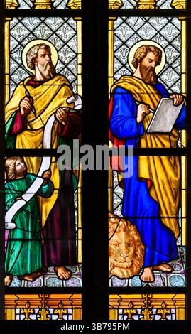 Die Evangelisten St. Matthäus (links) und St. Markus (rechts). Die Kathedrale der Heiligen Elisabeth (Dóm svätej Alžbety) in Košice, Slowakei. Stockfoto