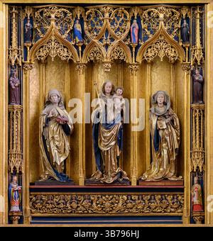 Die Madonna mit Kind, die hl. Elisabeth von Ungarn und die hl. Elisabeth, die Mutter des hl. Johannes des Täufers. Die Kathedrale St. Elisabeth, Košice, Slowakei. Stockfoto