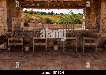 ESTOMBAR, PORTUGAL - 5. OKTOBER 2024: Detailansicht des Weinguts „Quinta dos Vales“ in der Algarve. Stockfoto